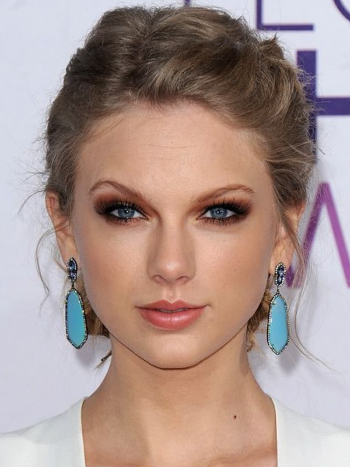 Taylor Swift front portrait