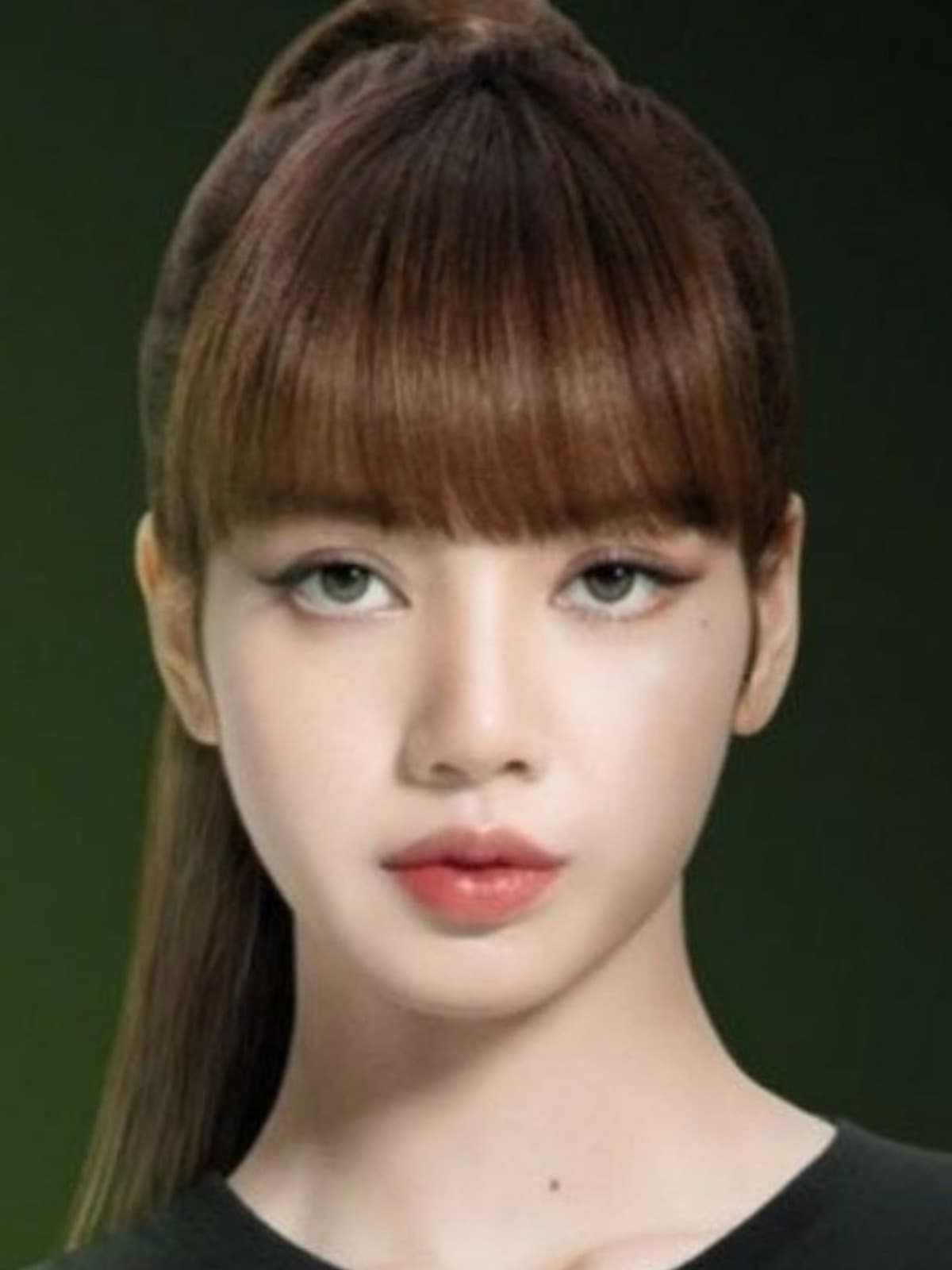Lisa (BLACKPINK) front portrait