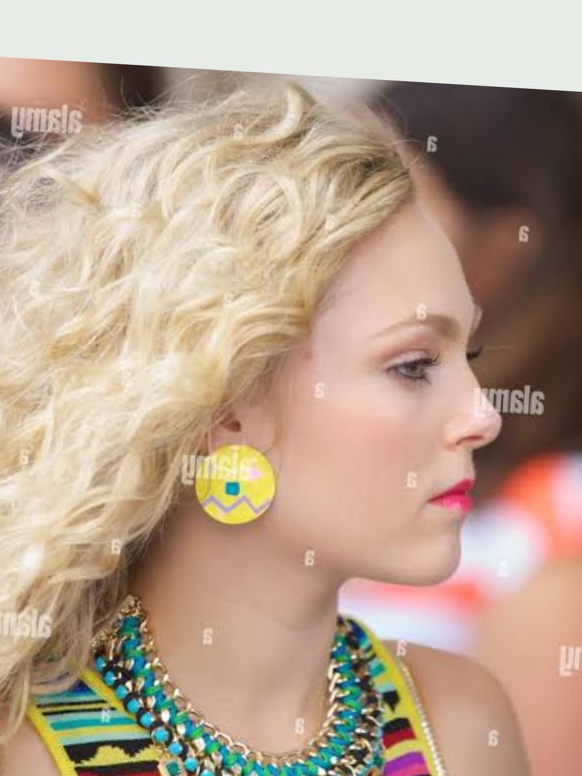 AnnaSophia Robb side portrait