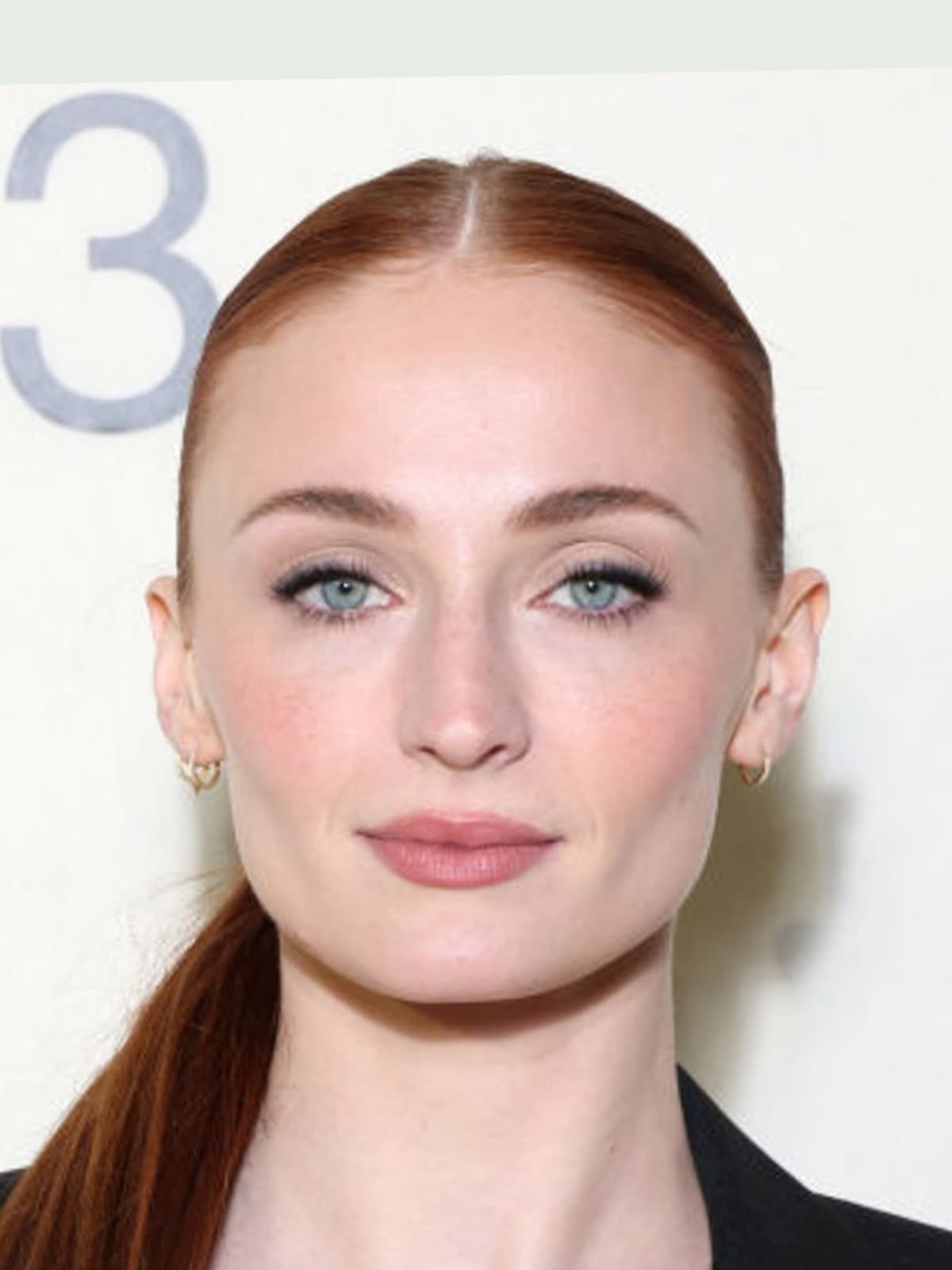 Sophie Turner front portrait