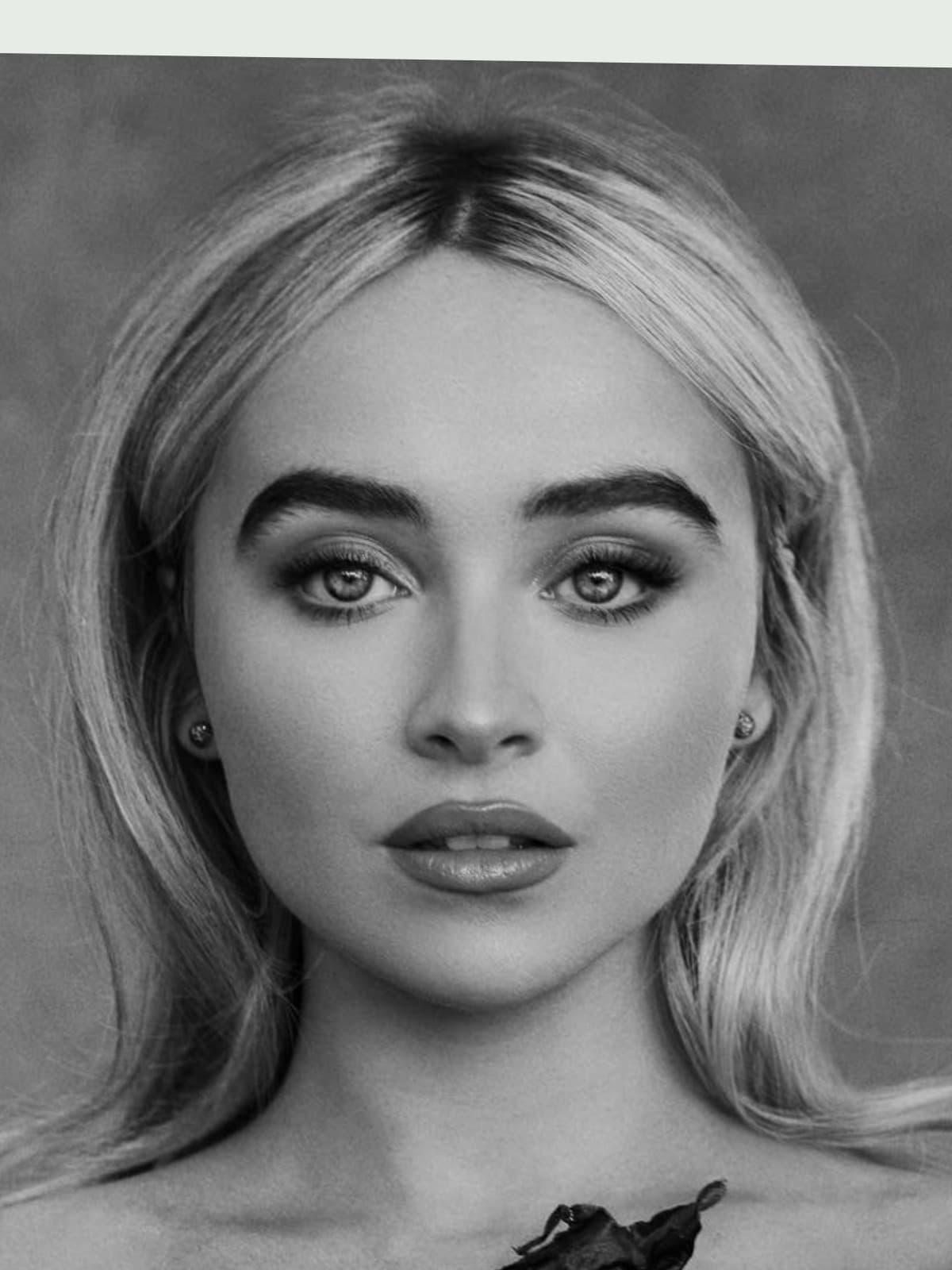Sabrina Carpenter front portrait