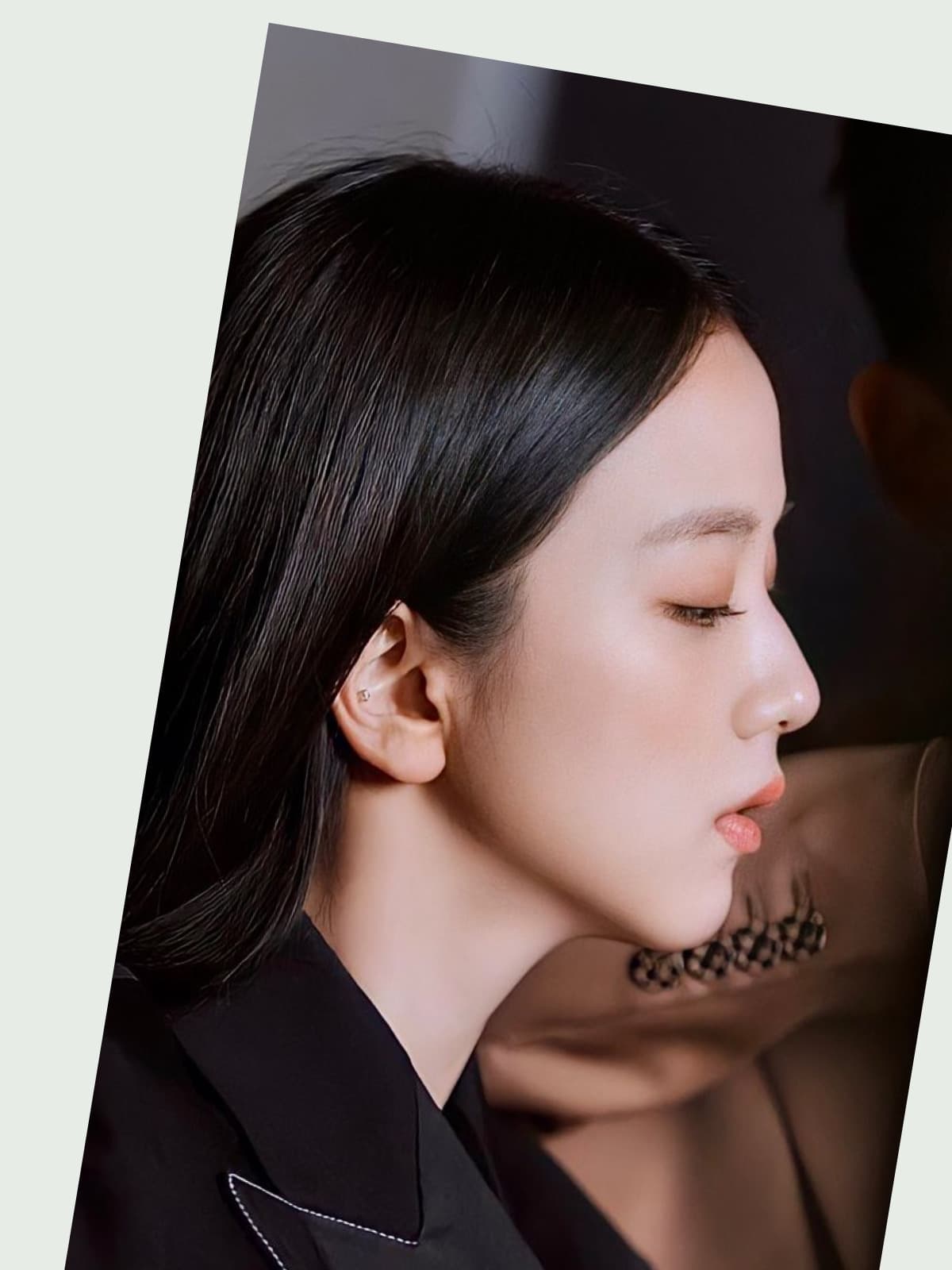 Jisoo (BLACKPINK) side portrait
