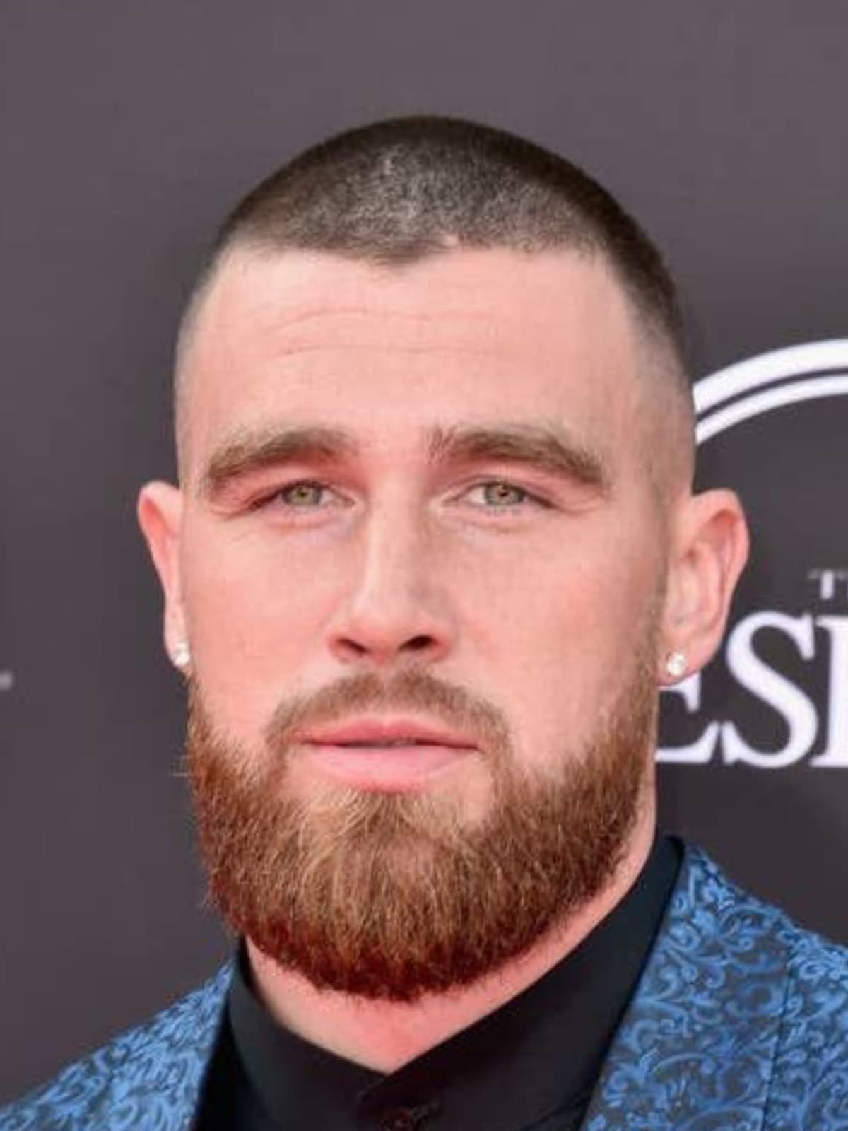 Travis Kelce front portrait