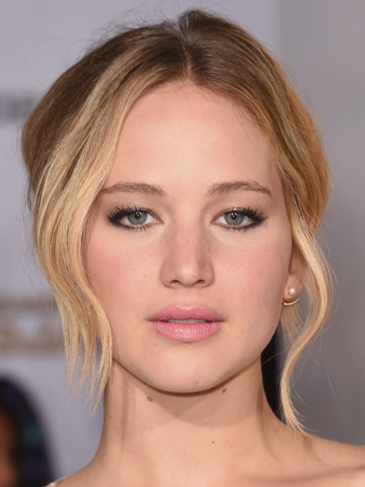Jennifer Lawrence front portrait