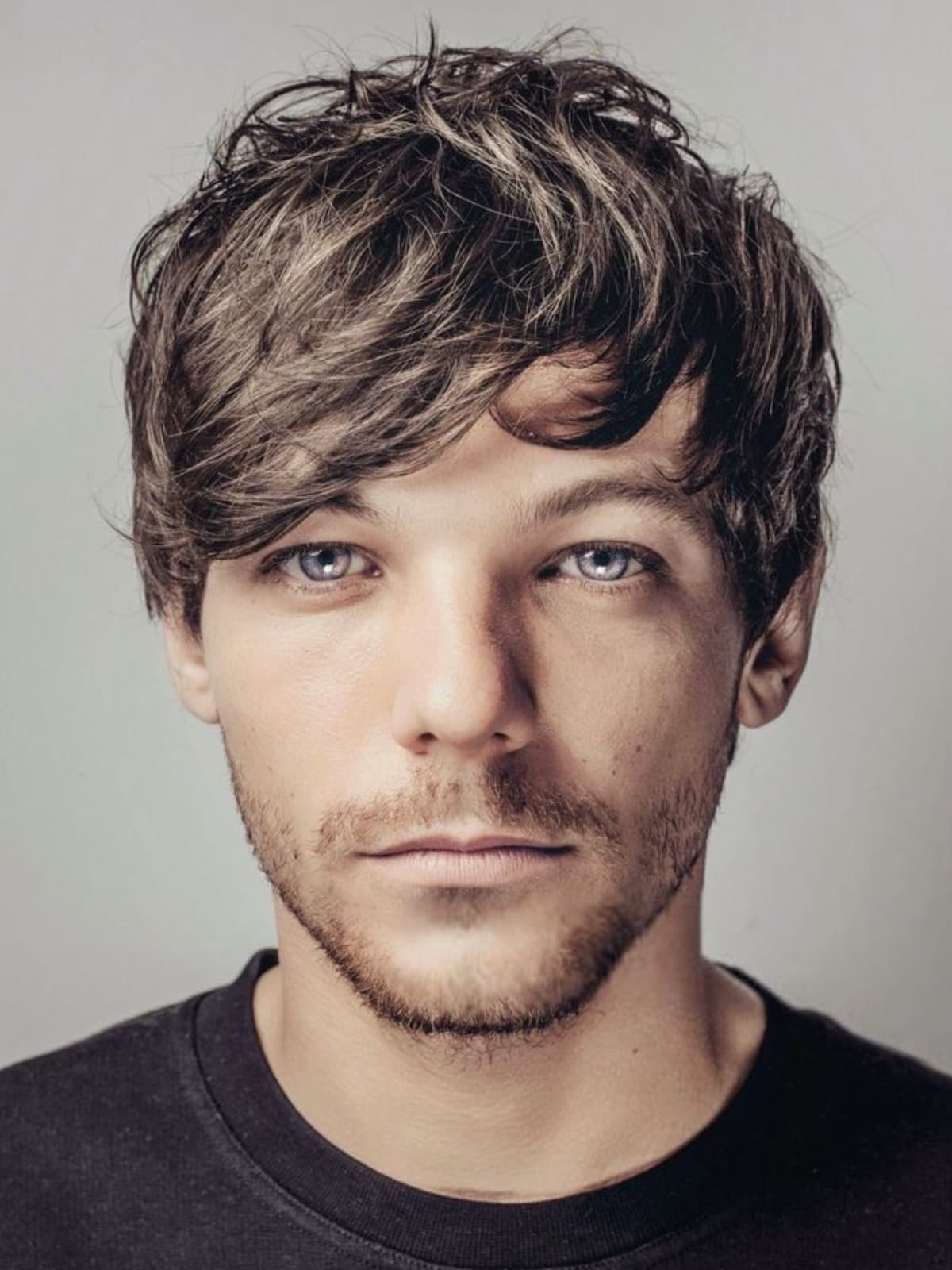 Louis Tomlinson front portrait