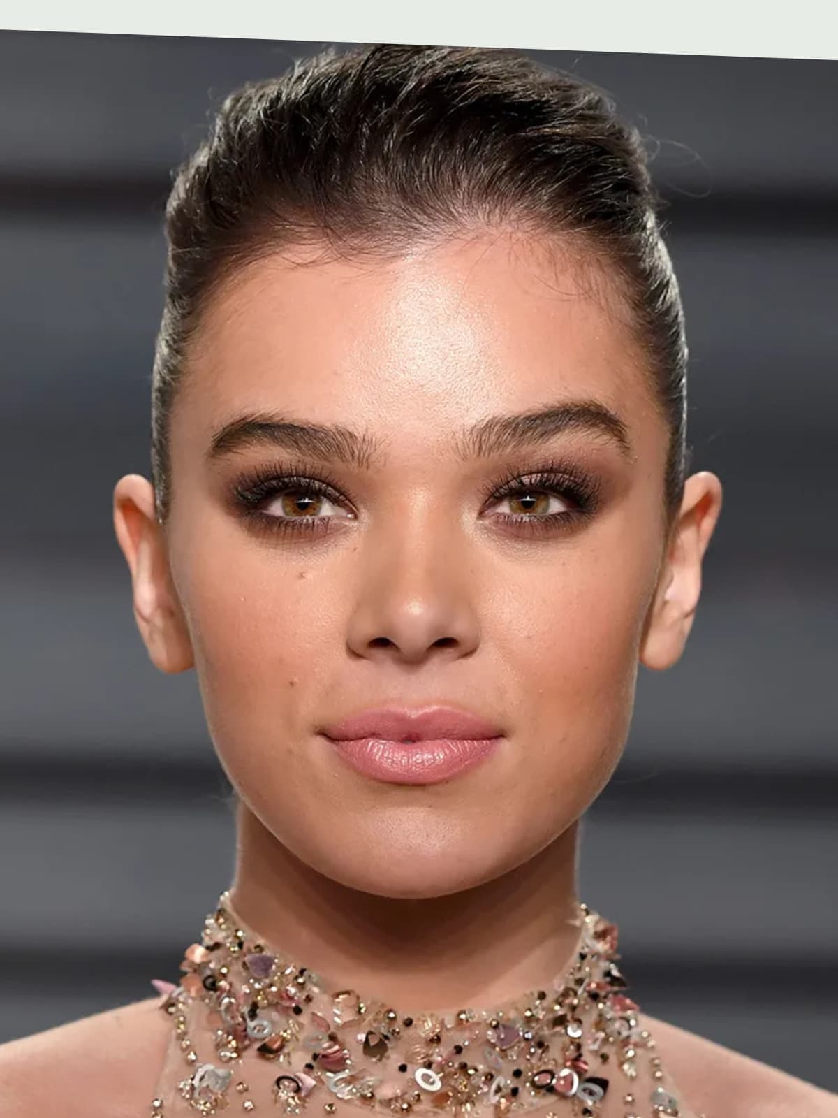 Hailee Steinfeld front portrait