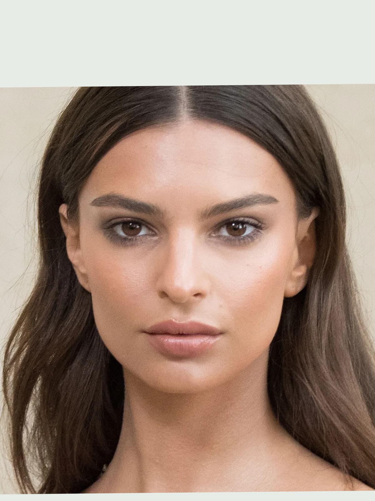 Emily Ratajkowski front portrait